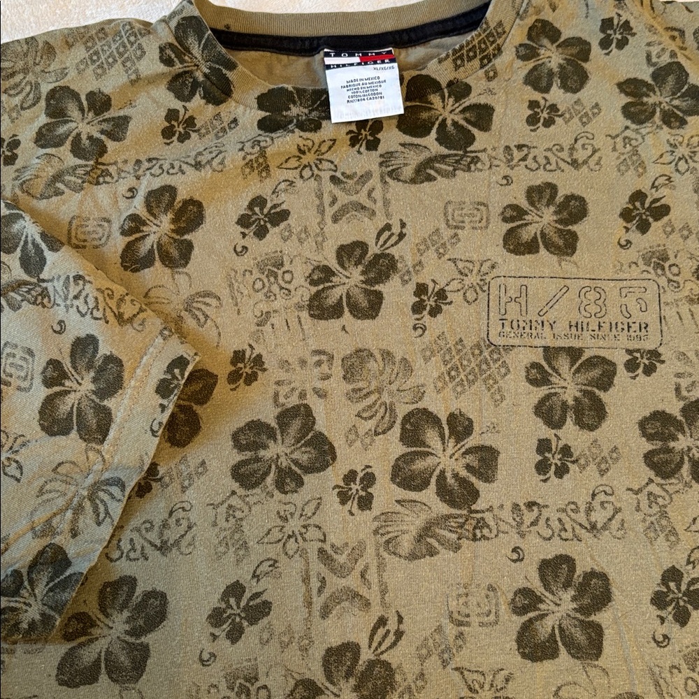 Tommy Hilfiger T-Shirt Green khaki Mens T Shirt Size XL Vintage Y2K